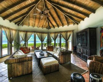 Luxury Tropical Beachfront, Fully Equipped Home With Stunning Views & Amenities - Palm Island