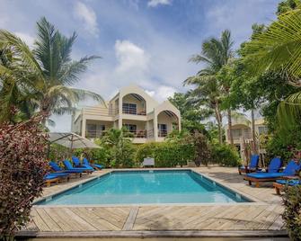 Tres Cocos Resort - San Pedro Town - Pool