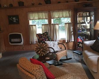 Cozy Mountain Cabin And Barn Get Away - Saluda - Wohnzimmer