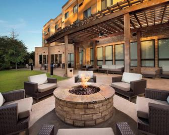 Courtyard by Marriott Lufkin - Lufkin - Patio