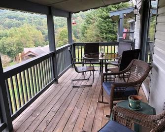 Majestic Mountain View Condo - Dillard - Balcony