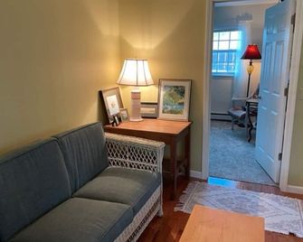 Village home near St. Lawrence River - Cape Vincent - Living room