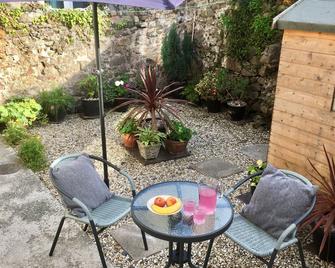 Chapel St Apartments - Caernarfon - Innenhof