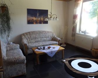 Ferienwohnung Hahnenkrug - Kropp - Sala de estar