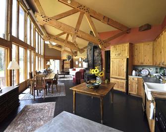 Gorgeous Pet-friendly Boutique Ranch ! Next to skiing, fishing, rafting - Snowmass - Restaurant