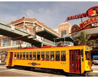 Comfy & Cozy Ybor City Studio steps from 7th Ave. - Tampa - Edificio