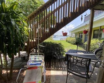 Cozy 1 Bedroom On The Water!apt.#2 - Clearwater - Pátio