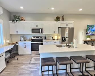 Rainey Creek Retreat - Swan Valley - Kitchen