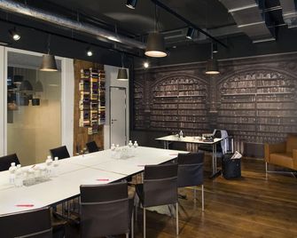 Boutiquehotel Thessoni Classic Zürich-Regensdorf & Residence Thessoni Home 350 m distance to mainbuilding - Regensdorf - Restaurante