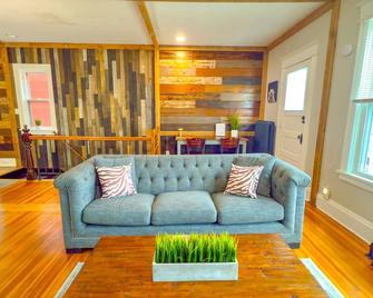 The Rustic Home Albany Ny - 3 Bedroom Private Second Floor Apartment - Albany - Soggiorno