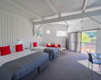 Asure Explorer Motel & Apartments - Te Anau - Bedroom