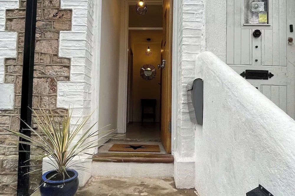 Charming 3-Bed Cottage - Private Garden & Parking - טורקי - נוף חיצוני