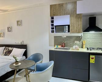 Brymac Hotel - Koforidua - Kitchen