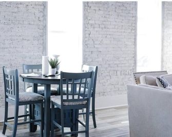 Charming Loft - Nashville - Dining room
