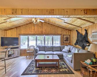 Gas Grill Friendship Cabin Near Castle Rock Lake! - Adams - Living room
