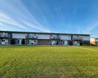 1 Bedroom Apartment at Canterbury Court - Sun Prairie - Budova