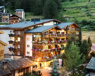 Hotel Butterfly, BW Signature Collection - Zermatt - Toà nhà