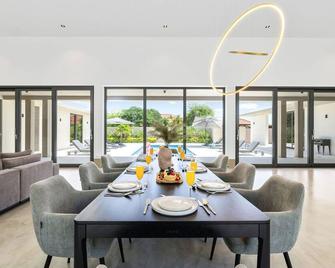 New Designer Villa King Beds Pool Near Beach - Oranjestad