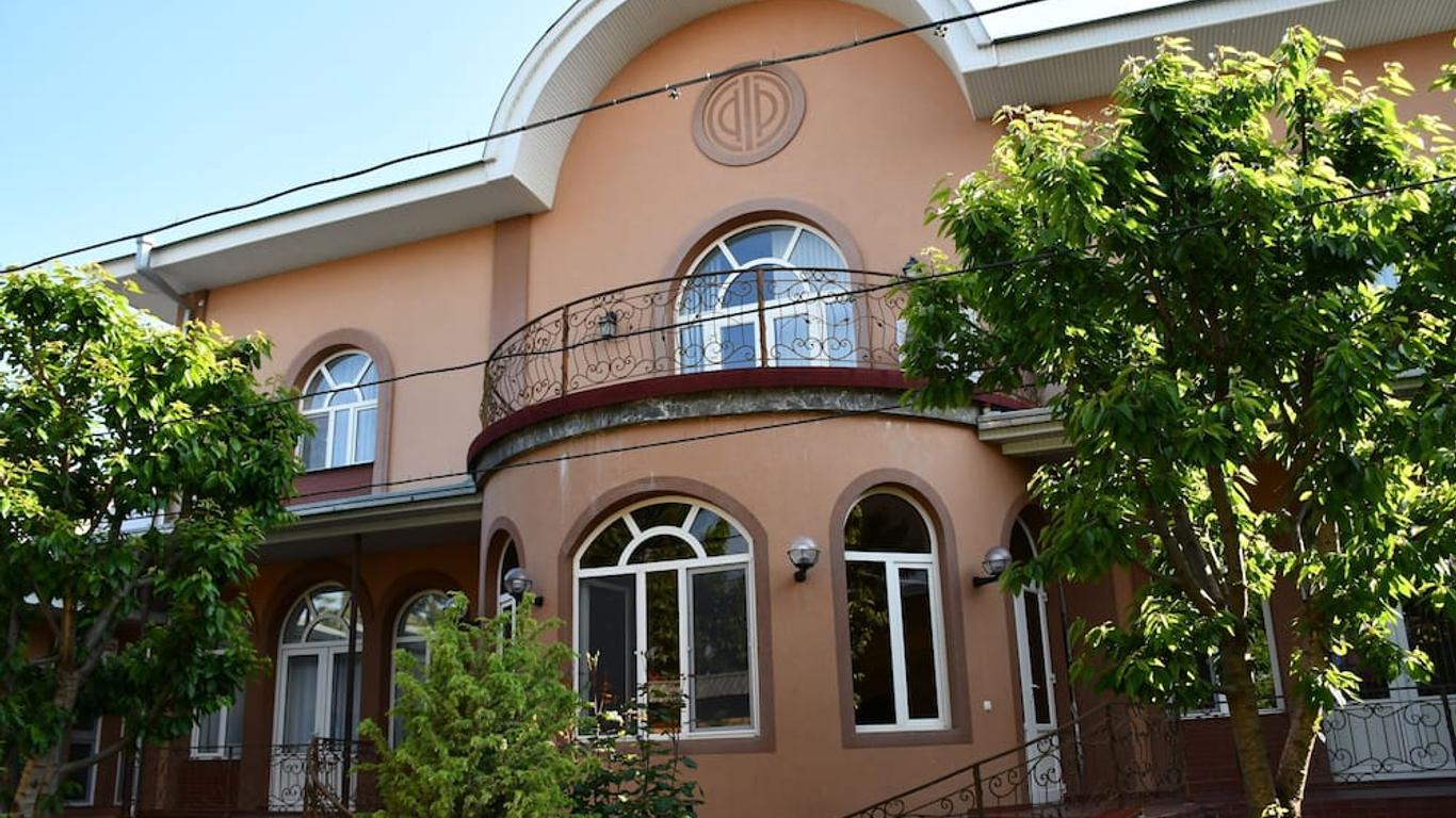 Nurziyo Guest House
