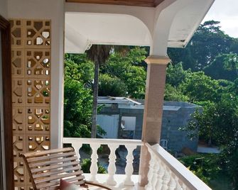 Villa de Roses - Beau Vallon - Balcony