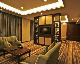Ramada by Wyndham Suzhou Luzhi - Suzhou - Living room