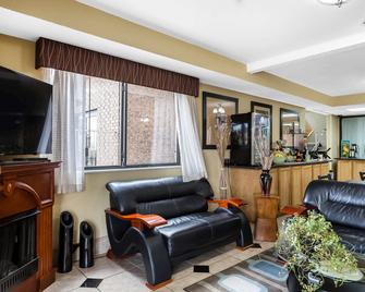 Quality Inn - Dumas - Living room