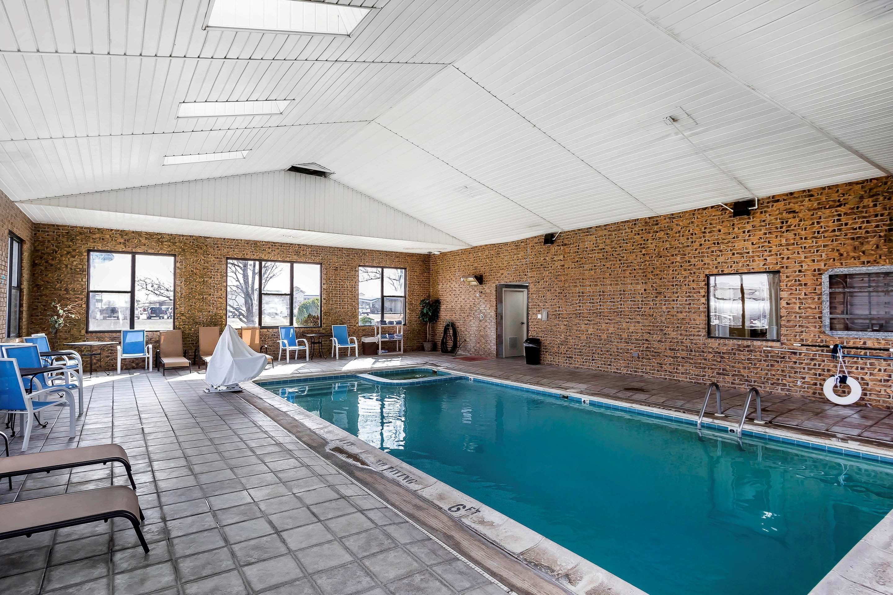 hotels in marion nc with indoor pool