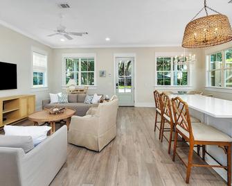 New Build Cottage near the Beach, Sea Island, Resturants - Brunswick - Salon