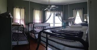Hilo Bay Hostel - Hilo - Bedroom