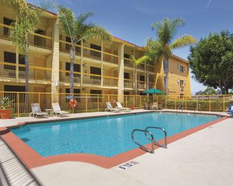 La Quinta Inn by Wyndham San Diego Chula Vista - Chula Vista - Pool