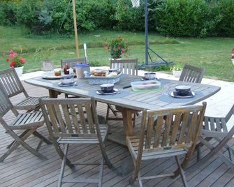 Le Jardin Ombragé - Beaucroissant - Patio