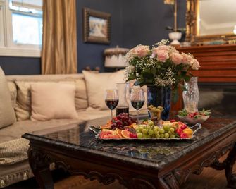 Inn at Rose Hall - Eureka Springs - Buffet
