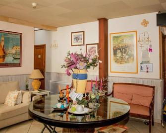 Hotel de la Gare - Hendaye - Living room