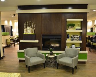 Holiday Inn Express & Suites Belgrade - Belgrade - Lobby