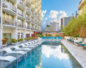 The Laylow Waikiki, Autograph Collection - הונולולו - בריכה