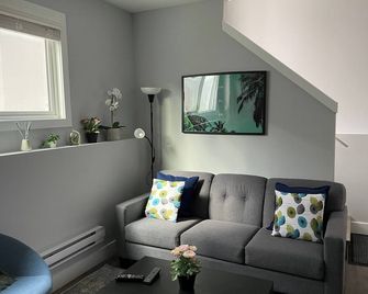 Hamm Suite - Saskatoon - Living room