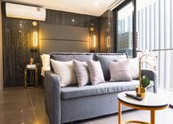 Recharge Studio Apartments & Suites - Singapura - Ruang tamu