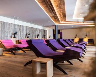 Mirabell Dolomites Hotel - Luxury Ayurveda & Spa - Valdaora - Lounge