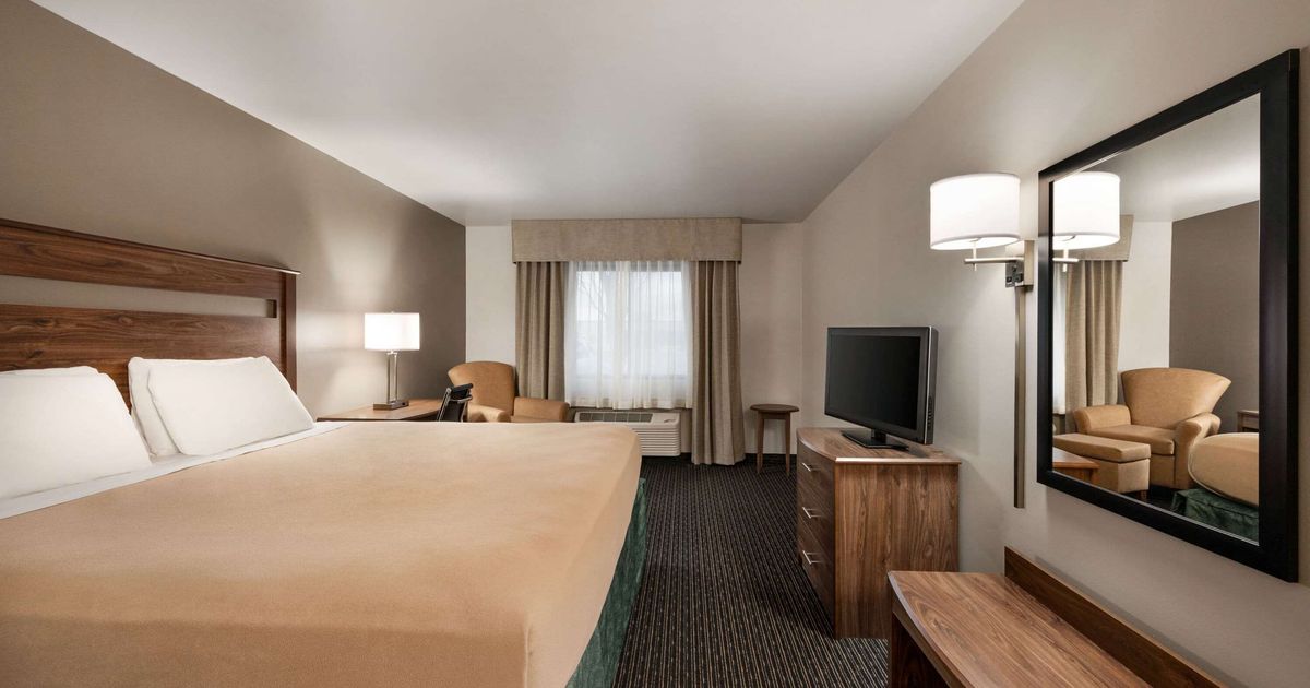 Baymont by Wyndham Buffalo £36. Buffalo Hotel Deals & Reviews KAYAK