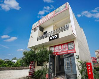 Hotel O Wave Inn Guest House - Ludhiana - Gebouw