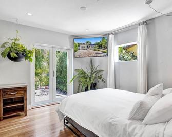 Modern Home with Backyard Oasis - Apres Beach Living with Pool - Fort Lauderdale - Makuuhuone