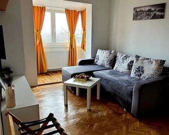 11 Baneasa Airport Apartament - Bucharest - Living room