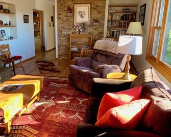 Scenic Spacious Country Home near Bozeman, Big Sky, Yellowstone Park! - Belgrade - Obývací pokoj