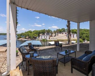 Pet-Friendly Condo at MM-19 w/ Boat Slip & Lake Views - Osage Beach - Balcony