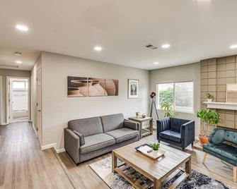 Stylish San Jose Retreat - 7 Mi to Downtown - San Jose - Living room
