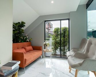 ذا ريسكي هوتل آت بانغفلات ستيشن - بانكوك - غرفة معيشة