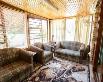 Albatross Beach Guest House - Jeffrey’s Bay - Living room