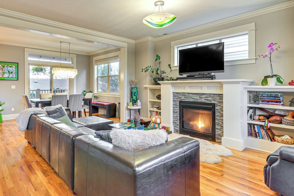 Cozy Modern Craftsman in North Portland - פורטלנד - סלון