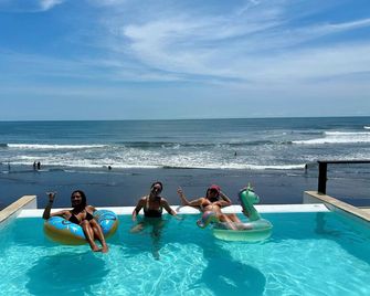Laola Surf Camp El Sunzal - La Libertad