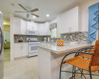 3 Mi to Hard Rock Stadium: Miami Home w/ Sunroom - Miami Gardens - Küche